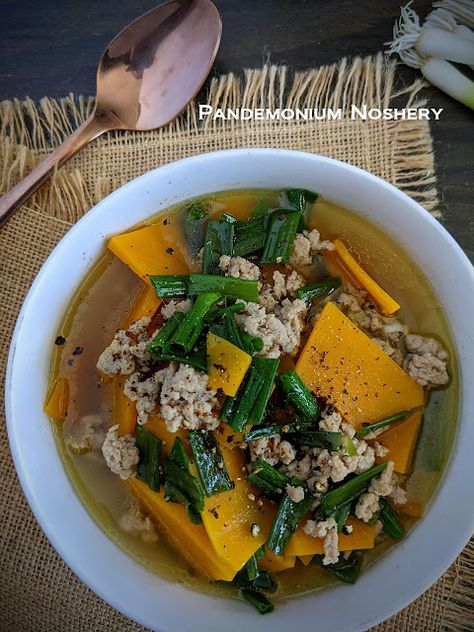 Canh bi do thit - Vietnamese Kabocha Squash Soup Vietnamese Thanksgiving, Roasted Kombucha Squash, Kobucha Squash Soup, Kombucha Squash Recipe, Kabocha Squash Soup, Kabocha Squash Recipe, Vietnamese Grilled Pork, Kabocha Squash, Egg Roll Recipes