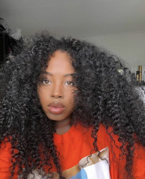 Long Coily Hair, Fresh Face Makeup, Curly Fro, Beautiful Curly Hair, Hair With Bangs, Natural Hair Beauty, Coily Hair, Natural Hair Inspiration, Hair Crush