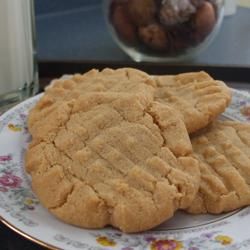 Melt In Your Mouth Peanut Butter Cookies Recipe....you can use a cookie press w/ this recipe...made these today w/ cookie press, Great!  You do need to shorten the cooking time though, 6-8 min. Butter Cookies Easy, Best Peanut Butter Cookies, Easy Peanut Butter Cookies, Best Peanut Butter, Butter Cookies Recipe, Cookie Press, Peanut Butter Balls, Peanut Butter Cookie Recipe, Sweet Food