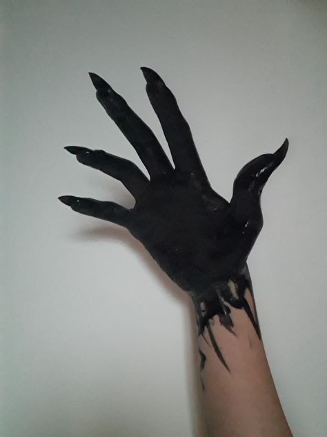 Black Hand Makeup, Black Fingers Makeup, Black Claws Monster, Black Fingers Aesthetic, Black Claws Aesthetic, Claws Aesthetic, Demon Hands, Black Fingers, Ulquiorra Cifer