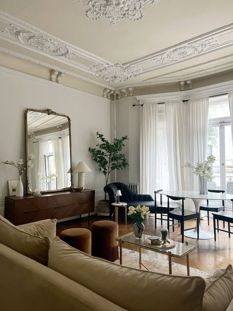 Italian Apartment, Parisian Living Room, Parisian Apartment Decor, Italian Style Home, Modern Parisian, Italian Home Decor, Parisian Home Decor, Parisian Decor, Parisian Interior