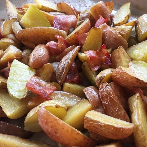 Roasted Fingerling Potatoes with Bacon — Clean Eats & Treats™ Clean Eating Family, Potatoes With Bacon, Roasted Fingerling Potatoes, Whole 30 Breakfast, Fingerling Potatoes, Treats Recipes, Clean Food, Clean Eats, Whole 30 Recipes