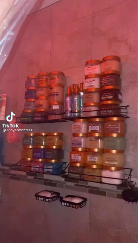 Shower Full Of Products, Organize Candles, Shower Collection, Shower Asethic, Dream Shower, Perfume Organization, Shower Organization, Skin Care Items, Body Hygiene