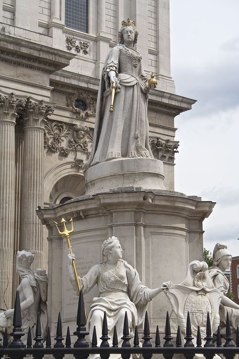 London Statues, Statues Of Women, Hotel Portofino, Gherkin London, Historical Statues, Art In The City, Balmoral Castle, King George Iv, London Cathedral