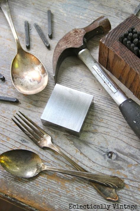 How to Stamp Silver - and a DIY Stamped Silver Spoon Keychain - these are so cute! eclecticallyvintage.com Diy Metal Stamping, Metal Stamping Projects, Old Silverware, Metal Stamping Diy, Silverware Crafts, Fork Jewelry, Flatware Jewelry, Silverware Art, Stamping Projects