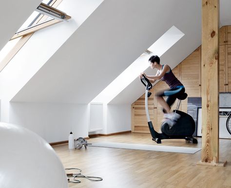 Turning an unused attic into a sports room. The roof windows allow a view on the outside while cycling! Home Gym Attic, Loft Gym, Attic Gym, Yoga Nook, Room Above Garage, Personal Gym, Finished Attic, Roof Windows, Attic Loft