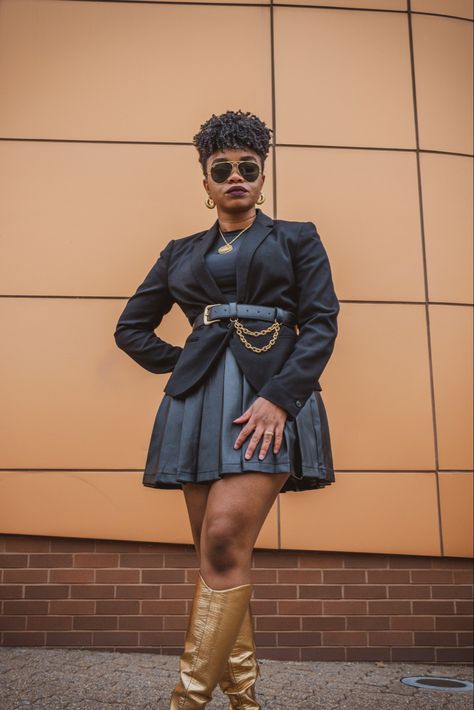 How to Style a Chain Belt Gold Boots Outfit Black Women, Gold Skirt Outfit, Chain Belt Outfit, You Look Fab, Black Boots Outfit, Gold Boots, The Aviator, Gold Skirt, Belt Gold