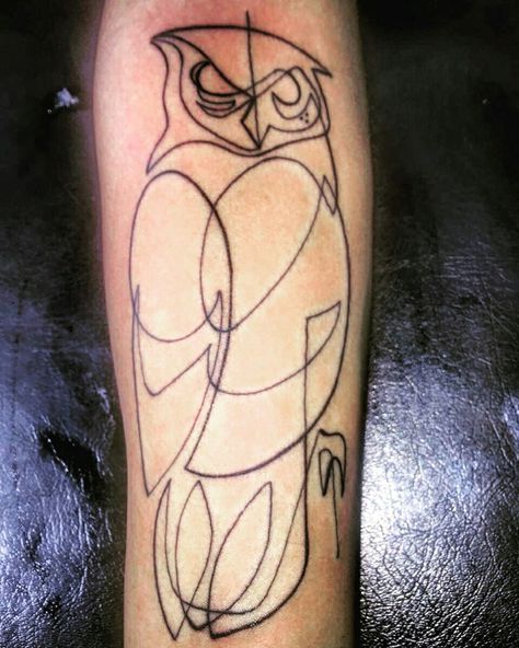 One line drawing owl tattoo ✌ Flying Owl Tattoo, Abstract Owl Tattoo, Simple Owl Tattoo, Mens Owl Tattoo, Realistic Owl Tattoo, Geometric Owl Tattoo, Mo Ganji, Geometric Owl, One Line Tattoo