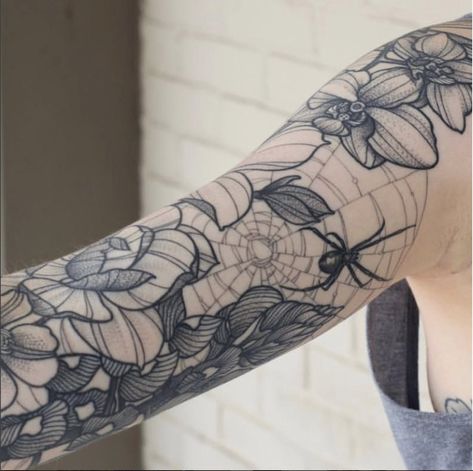 Tattoos Spider Web, Tattoos Spider, Spider Web Tattoo, Tattoo Floral, Tattoo Filler, Web Tattoo, Floral Tattoo Sleeve, Different Tattoos, Minimalist Tattoos