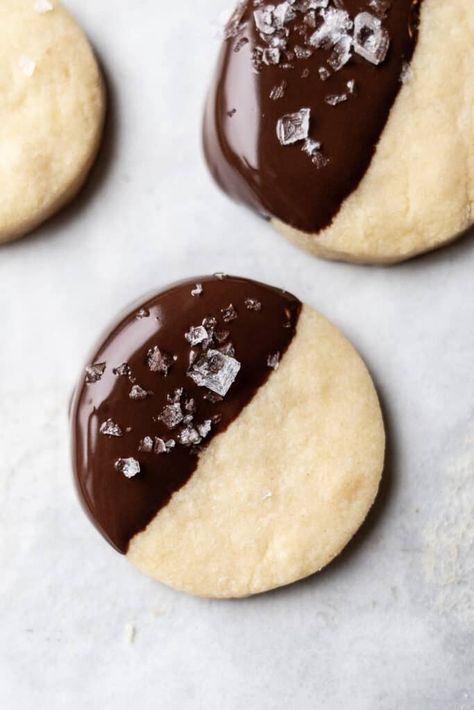 Chocolate Dipped Shortbread Cookies, Dipped Shortbread Cookies, Chocolate Dipped Shortbread, Female Foodie, Baked Dips, Chocolate Dipped Cookies, Chocolate Shortbread Cookies, Cookies With Chocolate, Dipped Cookies