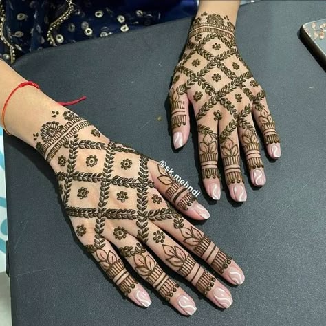 Mahendi Designs, Front Mehndi Design, Simple Mehendi Designs, Henna Inspired Tattoos, Henna Tattoo Hand, Simple Henna Tattoo, Rose Mehndi Designs, Mehndi Designs For Kids, Very Simple Mehndi Designs