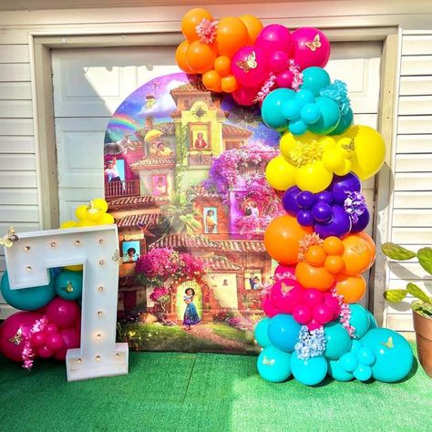 Encanto Birthday, Embroidered Curtains, Encanto Party, Birthday Party Balloons, Anniversary Decoration, Balloon Ideas, Birthday Party Balloon, Theme Birthday Party, Anniversary Decorations