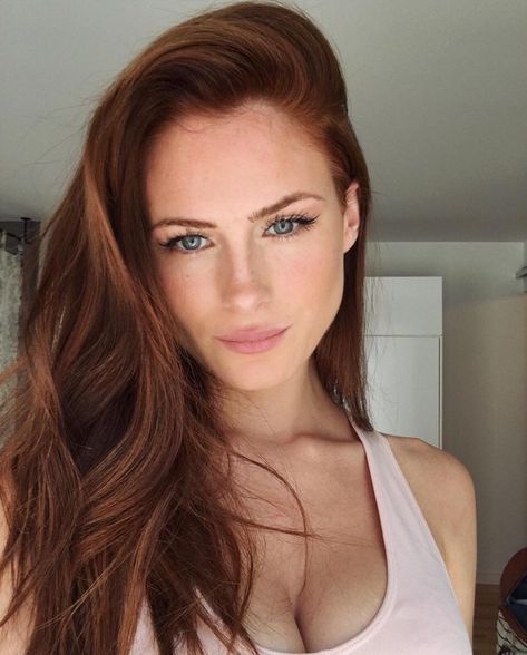 Sara Landry, Red Haired Beauty, Ginger Hair Color, Hair Color Auburn, Long Red Hair, Auburn Hair, Hair Color And Cut, Hair Inspiration Color, Long Red