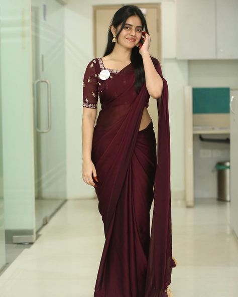 Wine Red Blouse, Wine Saree, Red Blouse Design, Red Saree Blouse, Simple Saree Designs, New Saree Blouse Designs, Regular People, Fashionable Saree Blouse Designs, Fancy Sarees Party Wear