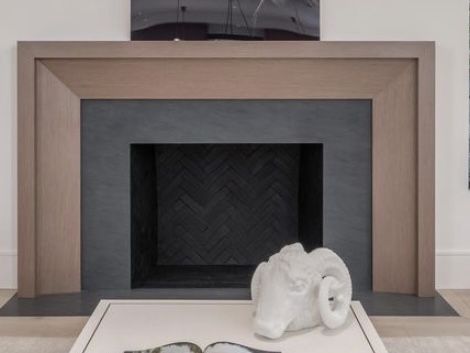 Mantle Gas Fireplace, Modern Wood Fireplace Mantel, Mantel And Hearth Decorating Ideas, Modern Simple Fireplace, Off Center Fireplace Wall, Modern Wood Fireplace Surround, White Oak Fireplace Surround, Modern Fireplace Mantle Ideas, Diy Modern Fireplace Surround