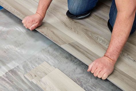 Vinyl plank flooring is a good alternative to natural hardwood—less expensive and easier to install. Learn the pros and cons of this modern flooring. Flooring In Bathroom, Floating Vinyl Flooring, Lantai Vinil, Bathroom Australia, How To Install Vinyl Plank Flooring, Best Vinyl Plank Flooring, Modern Flooring, Waterproof Flooring, Diy Flooring