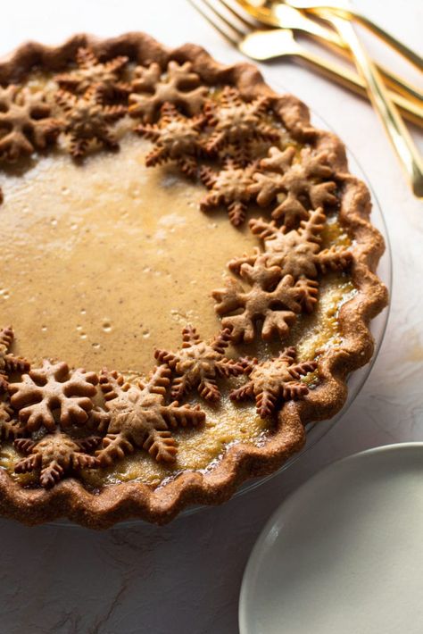 Gingerbread Pie, Gingerbread Crust, Peach Crumble Pie, Eggnog Pie, Pie Decoration, Affordable Recipes, Cooking Decorating, Christmas Pie, Lemon Custard