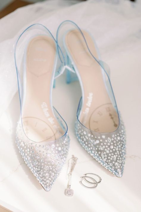 Cinderella Wedding Favors, Modern Cinderella Wedding, Cinderella Inspired Wedding, Cinderella Bride, Wedding Cinderella, Disney Wedding Shoes, Fairytale Wedding Decorations, Cinderella Wedding Theme, Maldives Wedding