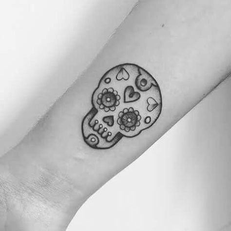 Tattoos For Women Geometric, Tiny Skull Tattoos, Geometric Tattoo Skull, Geometric Tattoo Meaning, Mexican Skull Tattoos, Tattoos Moon, Small Skull Tattoo, Geometric Flower Tattoo, Small Geometric Tattoo