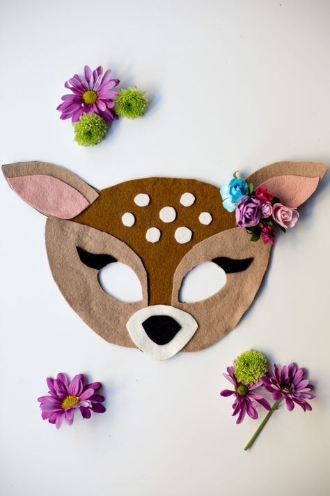 Free Felt Animal Mask Patterns by Anne Weil of Flax & Twine - Doe or Fawn Mask Diy Felt Animals, Diy Halloween Masks, Felt Animal Masks, Felt Masks, Felt Kids, Felt Mask, Teddy Bear Pattern, Carnival Masks, Animal Masks