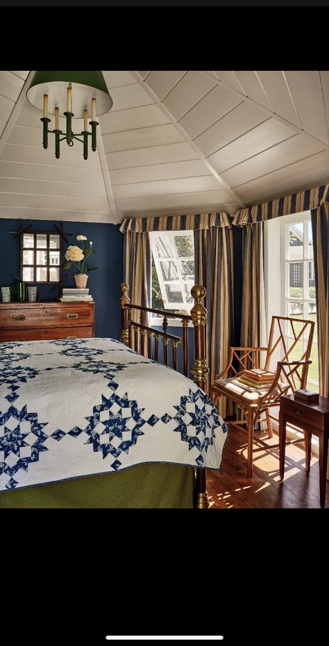 New England Bedroom, Nantucket Interior Design, New England Interior Design, New England Beach, New England Interior, New England Beach House, England Beaches, Cottage Style Home, Hotel Room Design