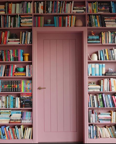 Pink Library Room, Pastel Library, Pink Bookcase, Pink Bookshelf, Pink Library, Cozy Reading Chair, Navy Sofa, Kitchen Design Modern, Chair Ideas