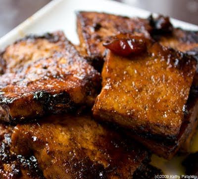 Leftover Cranberry-Soy Sauce Tofu. Sticky Sweet. Sweet Tofu, Tofu Steaks, Vegan Thanksgiving Menu, Soy Tofu, Fresh Cranberry Sauce, Tofu Steak, Sweet Bbq Sauce, Cooking Tofu, Leftover Cranberry Sauce