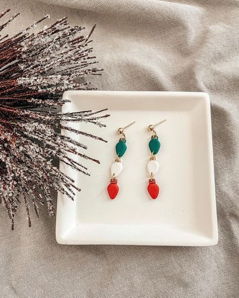 Tay’s Clay on Instagram: "Light up the night with this string of lights❤️💚🤍 #clayearrings #polymerclayearrings #shoplocal #sarasota #shopsmall #trending #clayearrings #polymerclaycreations #handmade #youngbusinessowner #trendyearrings #shopify #shopifyseller #asianownedbusiness #christmas #winter #holiday #gift #giftideas #presents #lights #christmaslights" Clay Earrings Christmas Design, Christmas Polymer Clay Earings, Christmas Light Earrings Clay, Christmas Lights Clay Earrings, Christmas Light Earrings, Christmas Lights Earrings, Christmas Sweater Polymer Clay Earrings, Bookshelf Aesthetic, Christmas Clay