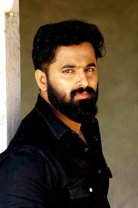 Unni Mukundan Unni Mukundan Photoshoot, Unni Mukundan Wallpaper, Unnimukundan Images, Actors Poster, Poster Poses, Malayalam Actors, Sabu Sabu, Unni Mukundan, Indian Bodybuilder