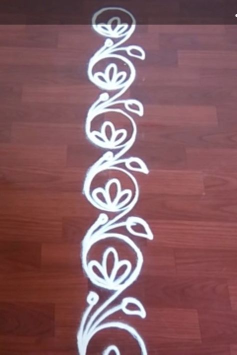 Side Design Rangoli, Border Rangoli Designs, Easy Rangoli Designs Videos, Rangoli Designs Photos, Rangoli Designs Simple Diwali, Rangoli Simple, Alpona Design, Easy Rangoli Designs Diwali, Rangoli Side Designs