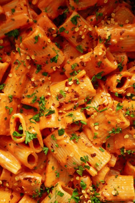 Gigi Hadid Pasta Recipe, Hadid Pasta Recipe, Chipotle Chicken Pasta, Gigi Hadid Pasta, Hadid Pasta, Pastas Recipes, Best Pasta Dishes, Vodka Pasta, Butter Pasta