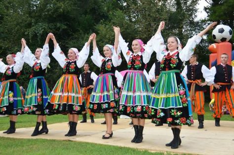 Keep an eye out for this year’s Polish Pierogi Festival and participate in an entirely different culture brimming with color, cuisine, and entertainment. Polish Festival, Grilled Kielbasa, Poland People, Polish Pierogi, Georgia Food, Vision Goals, Travel Georgia, Georgia Fashion, Visit Georgia