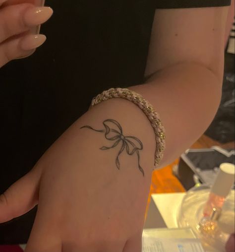 Madison Beer Bow Tattoo, Bow Tattoo On Thigh, Vintage Bow Tattoo, Bow Wrist Tattoo, Madison Beer Tattoo, Clavical Tattoos Women, Beer Tattoos, Chic Tattoo, Ribbon Tattoos