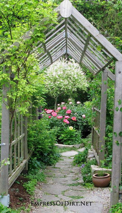 30 Arbor, Trellis, & Obelisk Ideas for Home Gardens Round Pergola, Obelisk Ideas, Arbor Trellis, Arbors Trellis, Rose Arbor, Garden Arbor, Garden Walkway, Backyard Pergola, Pergola Plans