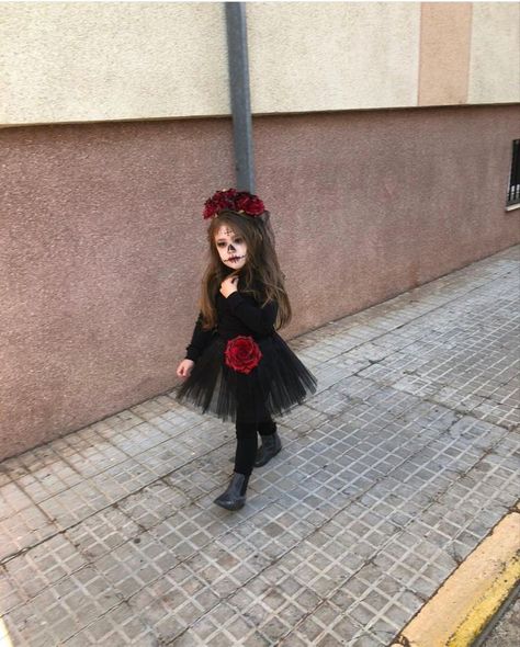 Catrina Costume Kids, Fran Cosplay, Girls Vampire Costume, Catrina Costume, Halloweenský Makeup, Halloween Kids Costumes Girls, Kids Costumes Girls, Den Mrtvých