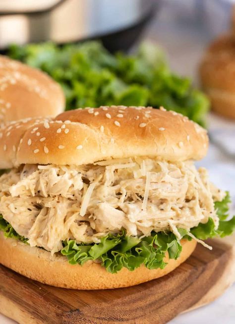 Chicken Caesar Sandwich, Shredded Chicken Sandwiches, Slow Cooker Shredded Chicken, Chicken Caesar, Recipe Chicken, Delicious Sandwiches, Instant Pot Chicken, Chicken Sandwich, Easy Weeknight Meals