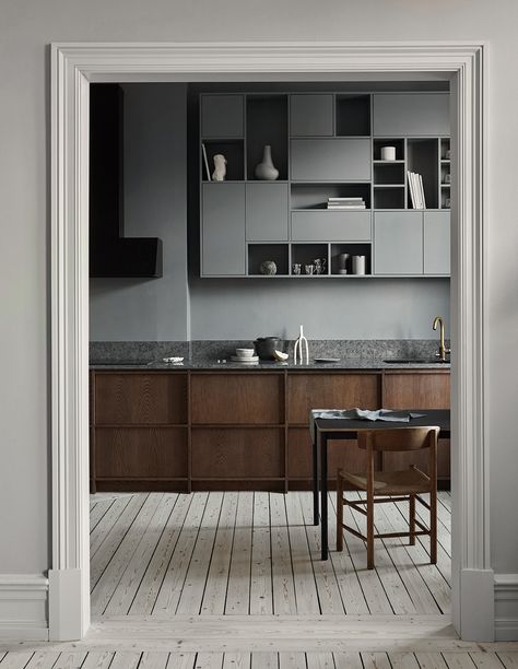 AMM blog: Old Meets New in This French Chateau Style Kitchen in Gothenburg Kitchen Confidential, Nordic Kitchen, Cheap Kitchen, Oak Kitchen, Kitchen Trends, Grey Kitchen, Wooden Kitchen, Minimalist Kitchen, Kitchen Style