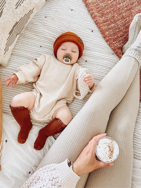 Fall Baby Aesthetic, October Baby, Old Outfits, 4 Month Olds, Instagram Baby, Fall Baby, Baby Outfit