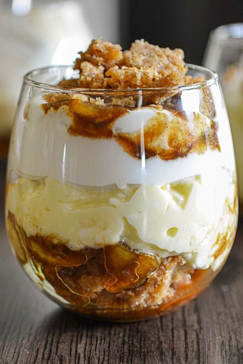 Banana's Foster Banana Pudding - Chicken Fried Kitchen Banana Trifle Recipes, Bananas Foster Dessert Recipes, Banana Foster Banana Pudding, Banana Foster Oatmeal, Healthy Banana Foster, Aunt Opal's Banana Pudding, Banana Pudding Flavors, Fried Banana Dessert, Bananas Foster Trifle