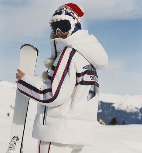 DiorAlps Capsule | Sandra‘s Closet Dior Skiing Outfit, Mode Au Ski, Apre Ski, Apres Ski Wear, Dior 2021, Luxury Street Style, Pattern Rainbow, Ski Club, Special Style