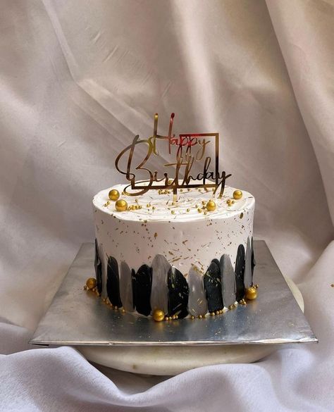 40th Birthday Cakes For Men, Simple Birthday Cake Designs, Sweet Birthday Cake, Birthday Cake For Boyfriend, Rodjendanske Torte, Cake Design For Men, Modern Birthday Cakes, Cake For Boyfriend, Birthday Cake For Husband