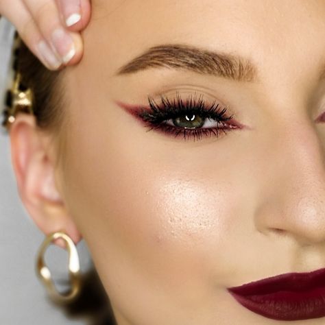 Burgundy dark sultry cat eye makeup look. Green eyes makeup Burgundy Eyeshadow Looks, Maroon Makeup, Burgundy Makeup Look, Maybelline Age Rewind, Berry Makeup, Maybelline Age Rewind Concealer, Burgundy Eye Makeup, Competition Makeup, Burgundy Eyeshadow