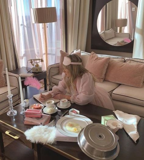 Eloise At The Plaza, Sophia Coppola, Super Rich Kids, Vogue Beauty, Malibu Barbie, Pink Girly Things, Princess Aesthetic, Blair Waldorf, Rich Kids