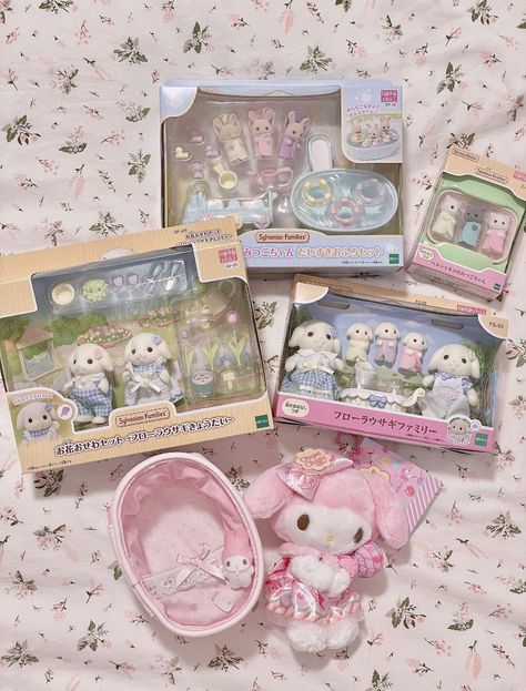 Sylvanian Families Set, Critters 3, Calico Critters Families, Calico Critter, Charmmy Kitty, Calico Critters, Little Critter, Mini Things, Sonny Angel