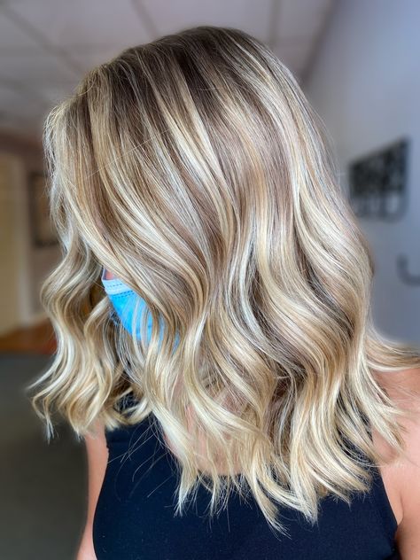 Blonde hair Platimun Blonde Hair, Summer Blonde Hair Short, Short Haircut With Highlights, Balayage Brunette Long, Dimension Balayage, Multidimensional Blonde, Blonde Dimensional Hair, Dimensional Balayage, Dimensional Hair