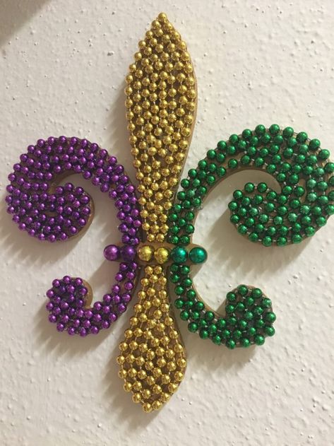 Mardi Gras Diy, Madi Gras, Mardi Gras Centerpieces, Mardi Gras Crafts, Mardi Gra, Door Hangings, Door Signs Diy, Signs Diy, Mardi Gras Decorations