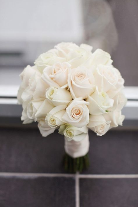 White roses wedding bouquet White Rose Wedding Bouquet, Creme White, Canadian Wedding, White Inspiration, White Roses Wedding, Prom Flowers, White Bouquet, Bride Bouquets, Beautiful Bouquet