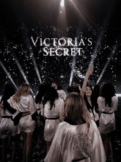 Victoria Secret Poster, Vs Models Aesthetic, Victoria's Secret Aesthetic, Angel Posters, Victoria Secret Wallpaper, Fashion Dream Job, Victoria Secret Show, Victoria's Secrets, Victoria Secret Model