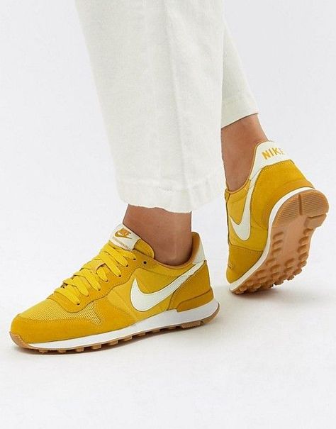 Yellow Shoes Outfit, Yellow Trainers, Trainers Outfit, Retro Trainers, Nike Internationalist, Colorful Sneakers, Yellow Shoes, Zara Shoes, Beautiful Shoes