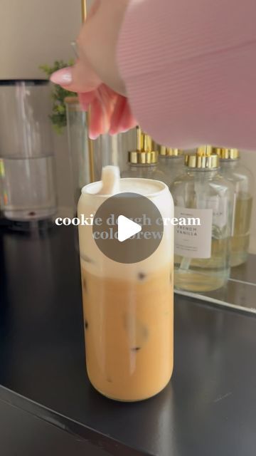 BECCA MORGAN on Instagram: "cookie dough cream cold brew🍪🤍 on this very windy morning #cookiedoughsyrup #cookiedoughlatte #icedcookiedoughlatte #cookiedoughcoldfoam #cookiedoughcoffee #chocolatechipcookiedoughsyrup #coldfoamathome #coffee #coffee #delicious #goodmorning #bhfyp #breakfast #morning #cake #chocolate #homemade #lunch #foodstagram #foodphotography #cafe #dessert #foodblogger #starbucks #tea #coffeetime #brunch #coffeelover" Cookie Dough Coffee, Morning Cake, Cream Cold Brew, Starbucks Tea, Chocolate Homemade, Make Chocolate Chip Cookies, Homemade Lunch, Iced Cookies, Chocolate Chip Cookie Dough